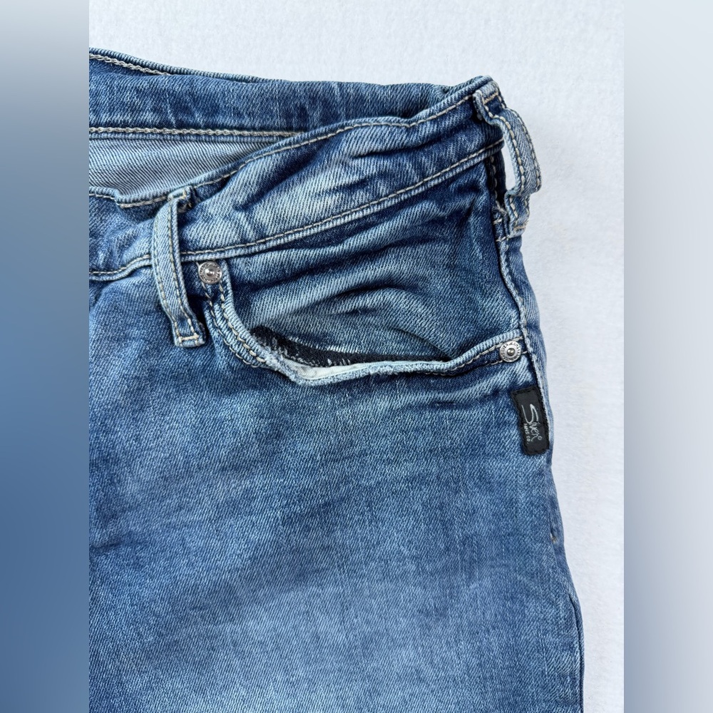 Silver Jeans Relaxed Fit in Classic Blue - Picture 6 of 8
